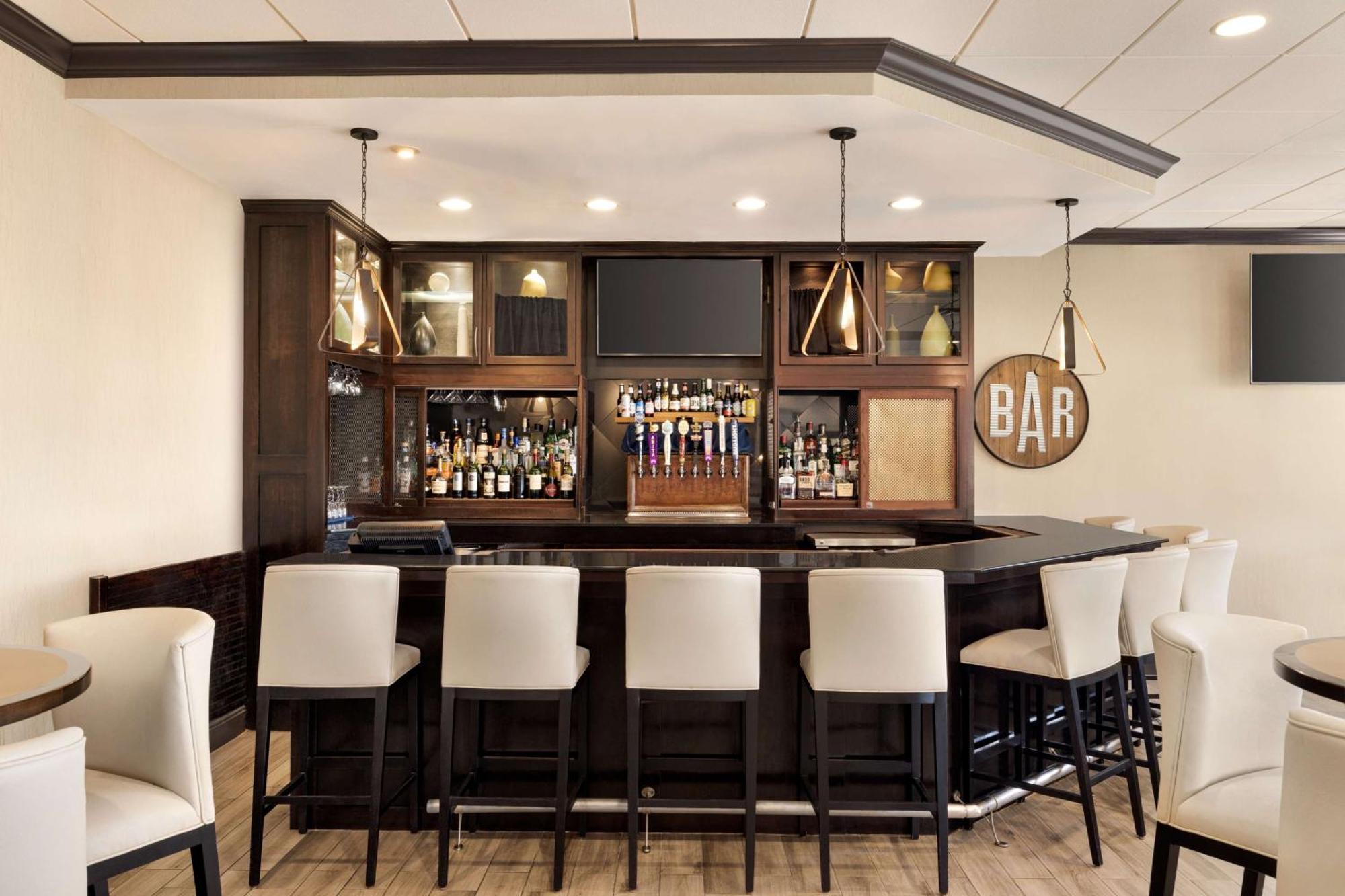 Doubletree By Hilton New Orleans Airport Hotel Kenner Buitenkant foto