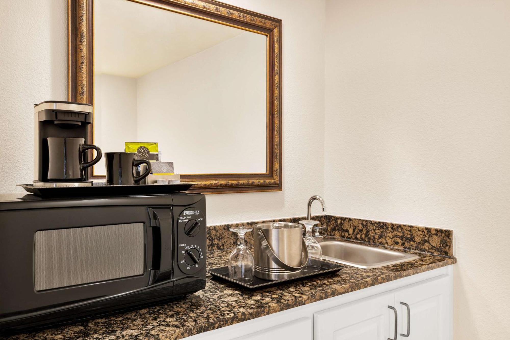 Doubletree By Hilton New Orleans Airport Hotel Kenner Buitenkant foto